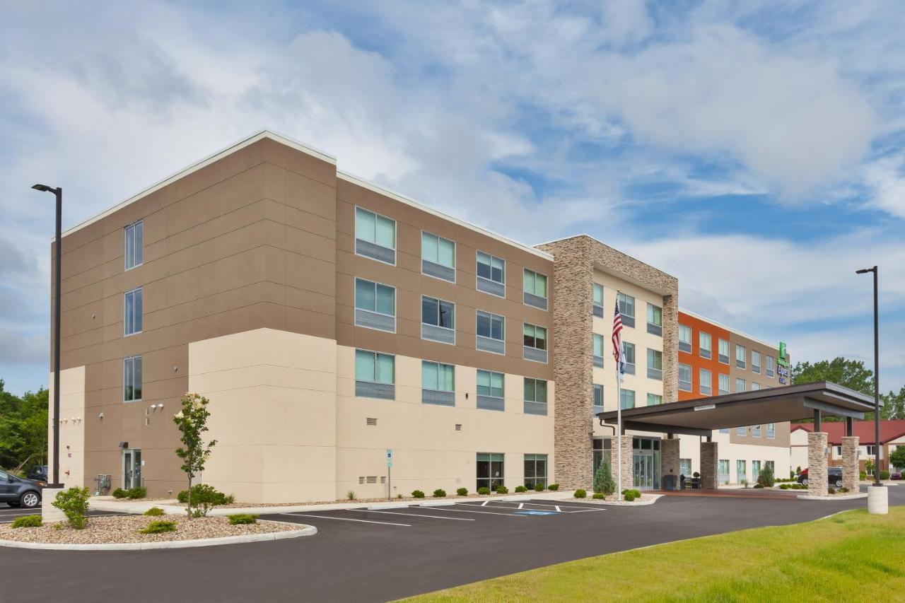 Holiday Inn Express & Suites - Milan - Sandusky Area By Ihg Dış mekan fotoğraf